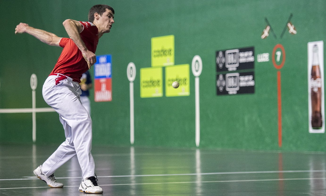 Beñat Rezusta, pilota jotzear, Binakako Txapelketako lehen ligaxkan jokatutako partida batean