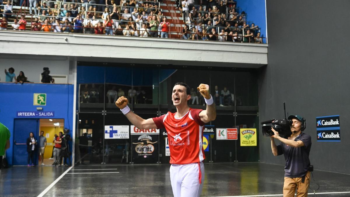 Jokin Altuna, clasificado para la final del Manomanista al ganar a Unai Laso